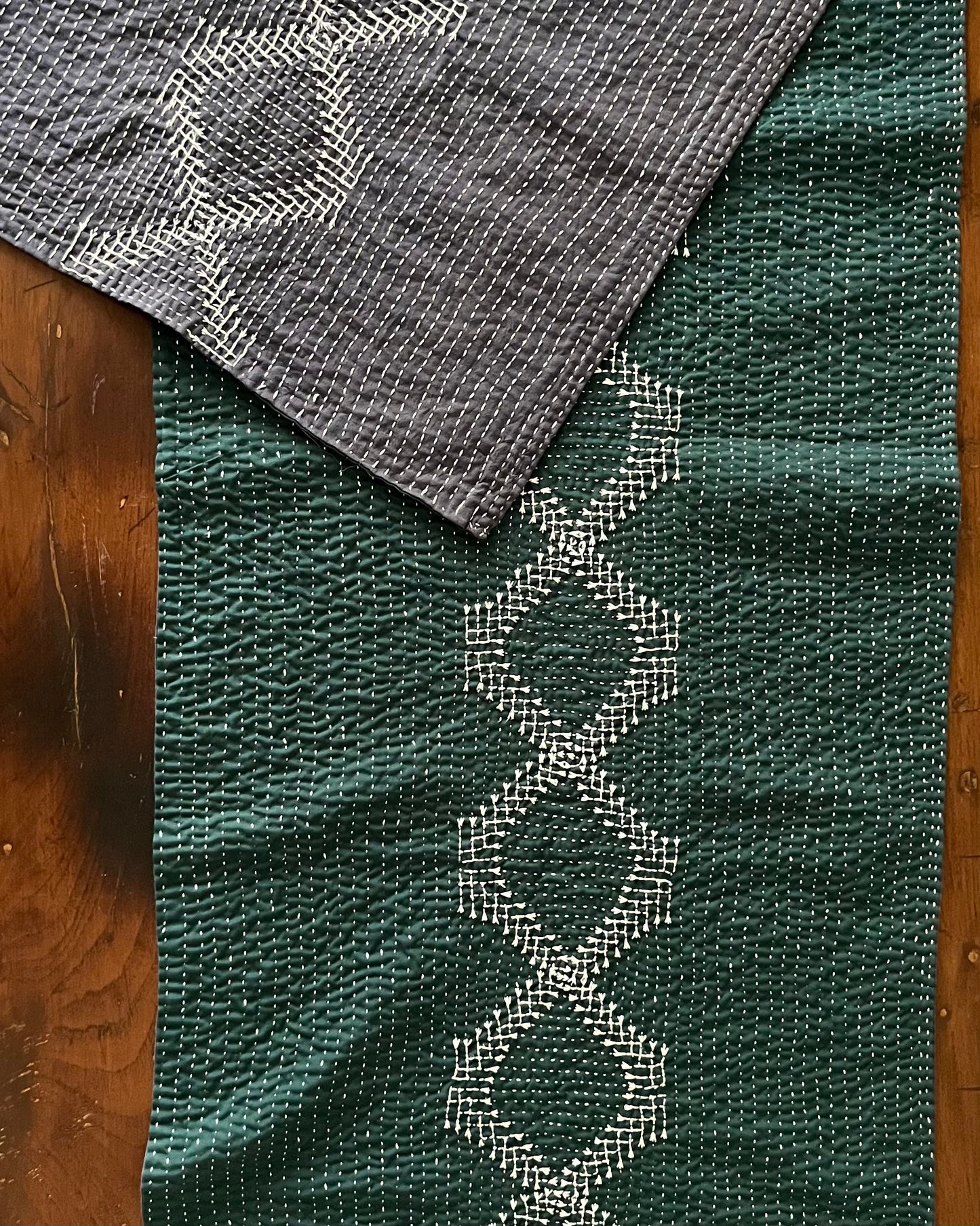 TKTR004-01 TABLE RUNNER (SOLID) - 14 mane