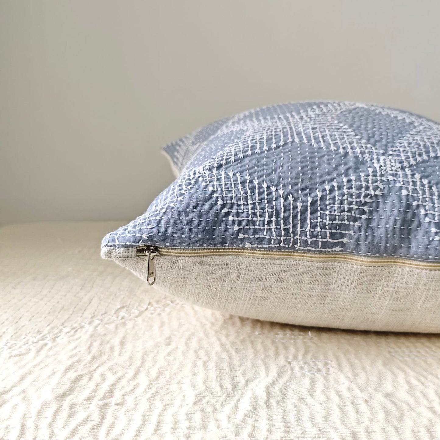 TKC005-06  SOLID CUSHION COVER (S) (9 mane)