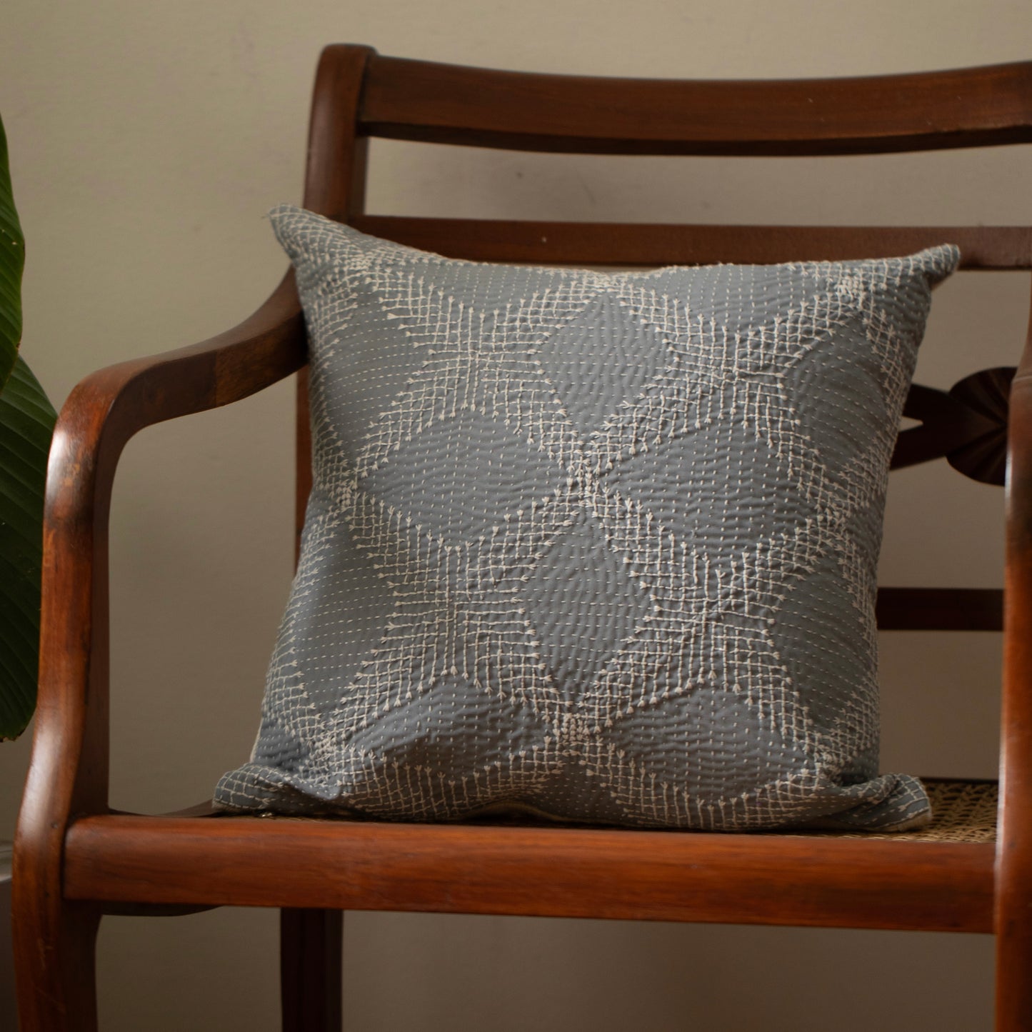 TKC005-06  SOLID CUSHION COVER (S) (9 mane)