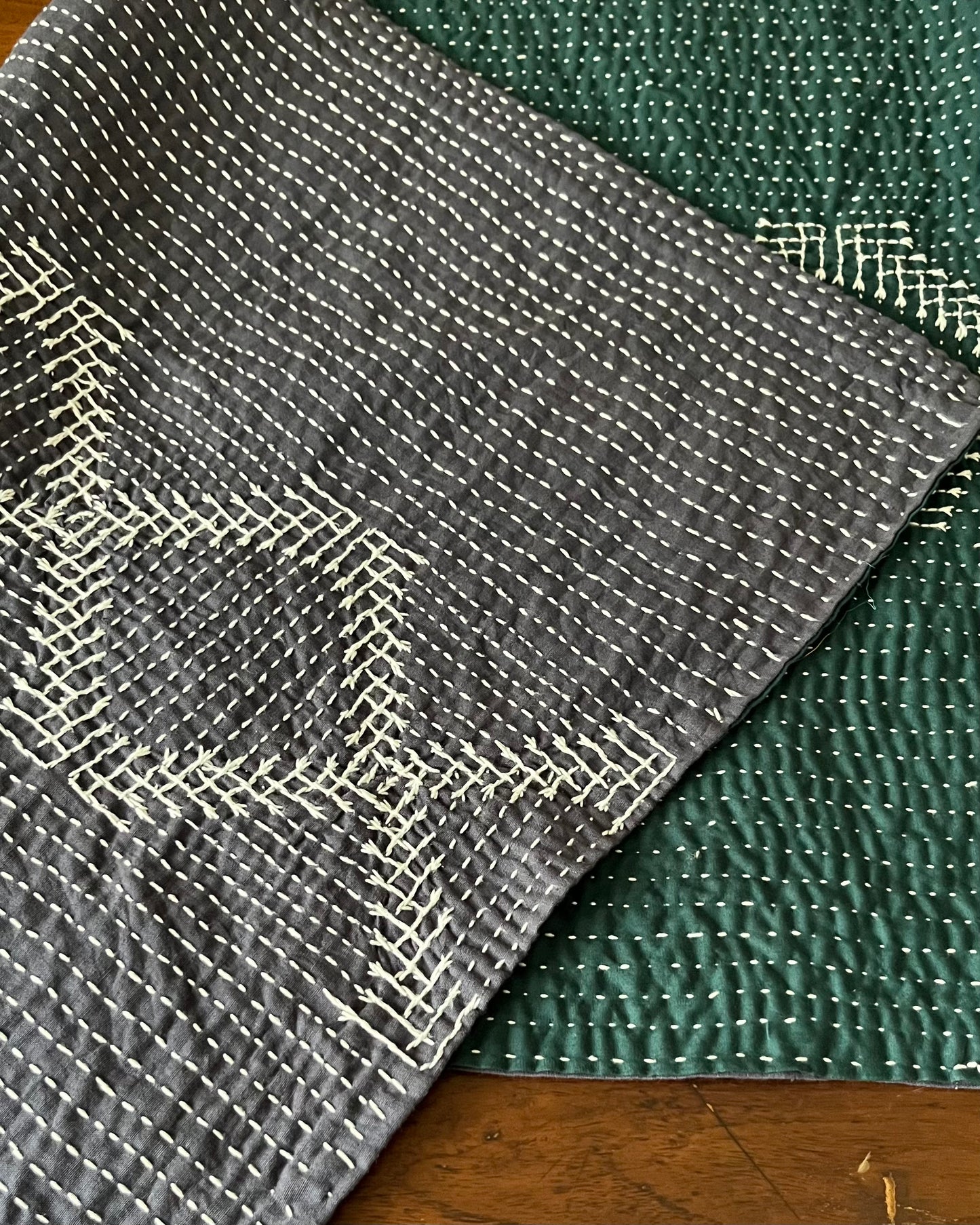 TKTR004-01  TABLE RUNNER (SOLID) - 14 mane