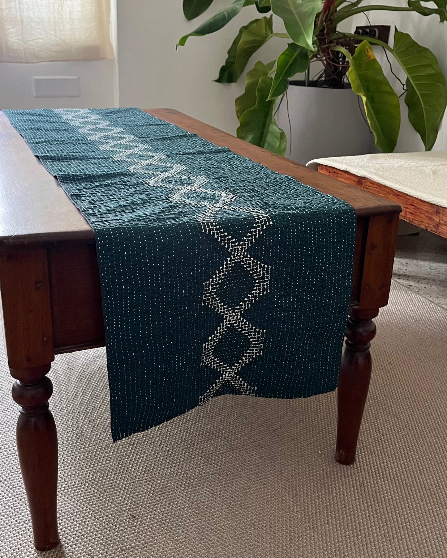 TKTR004-01  TABLE RUNNER (SOLID) - 14 mane