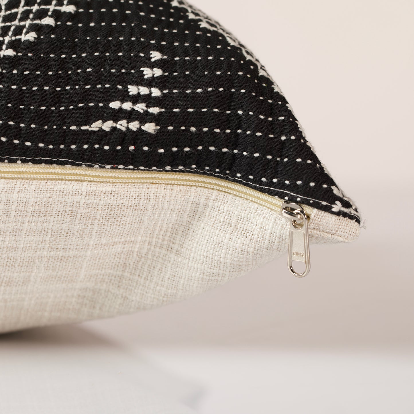 TKC001- 01 SOLID CUSHION COVER (S) (4 mane)