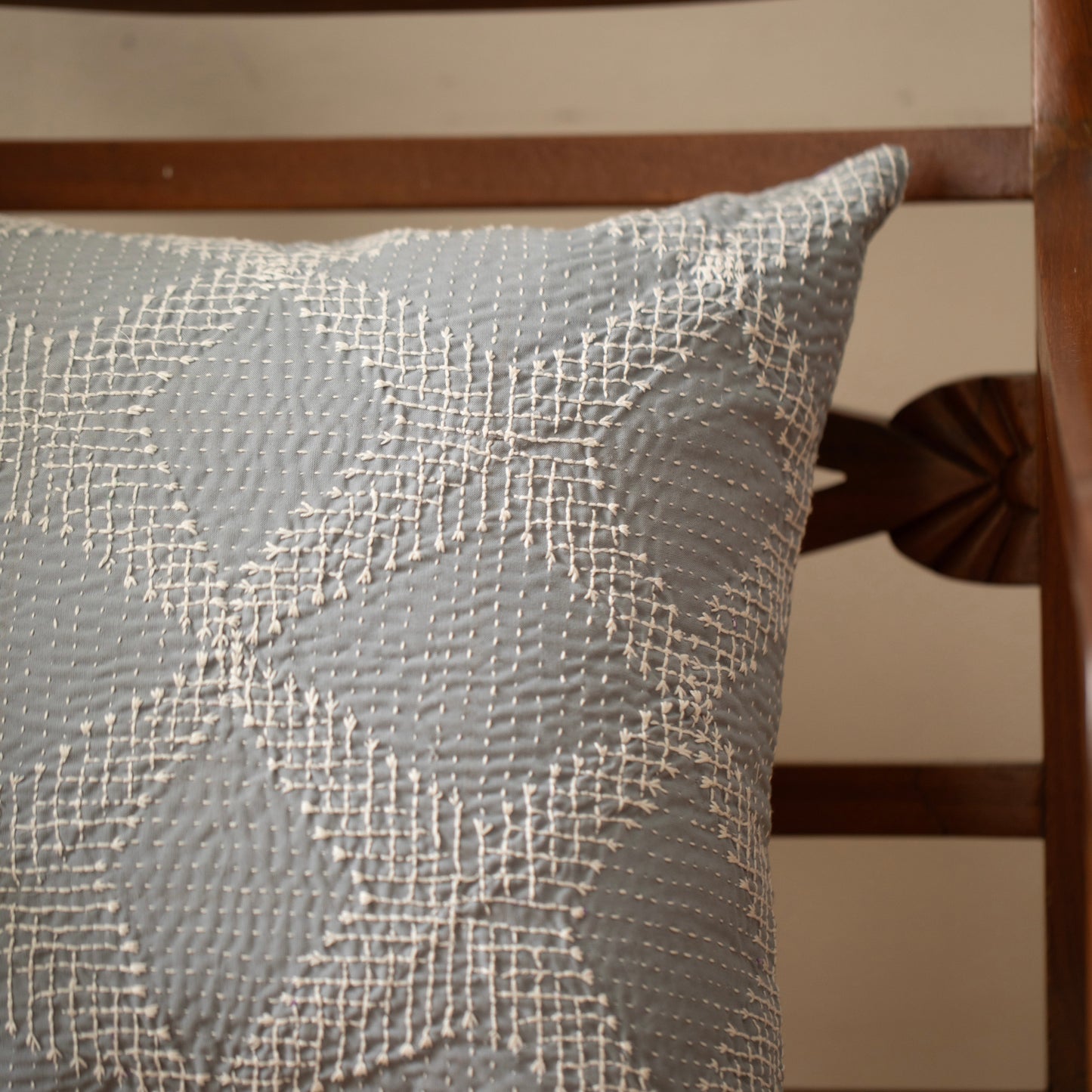 TKC005-06  SOLID CUSHION COVER (S) (9 mane)