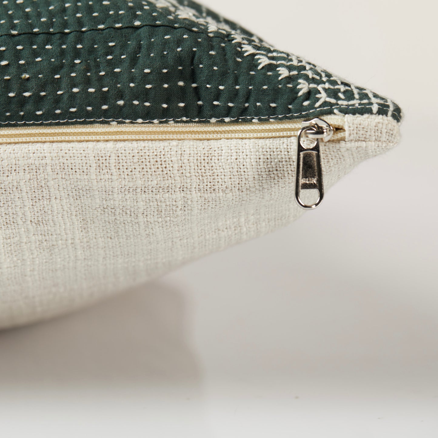 TKC009 - 01 SOLID CUSHION COVER (L) (Mooli) 18"