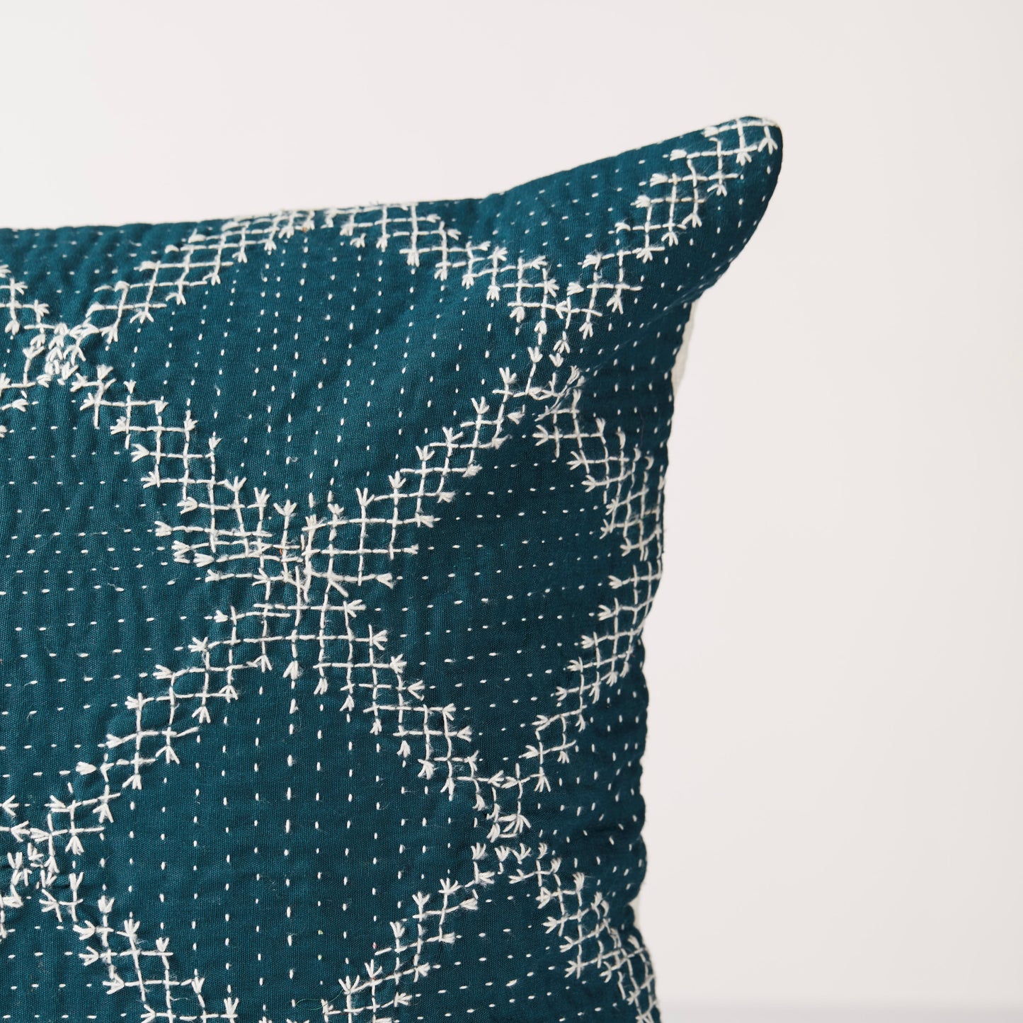 TKC005 - 01 SOLID CUSHION COVER (S) (9 mane) 16"