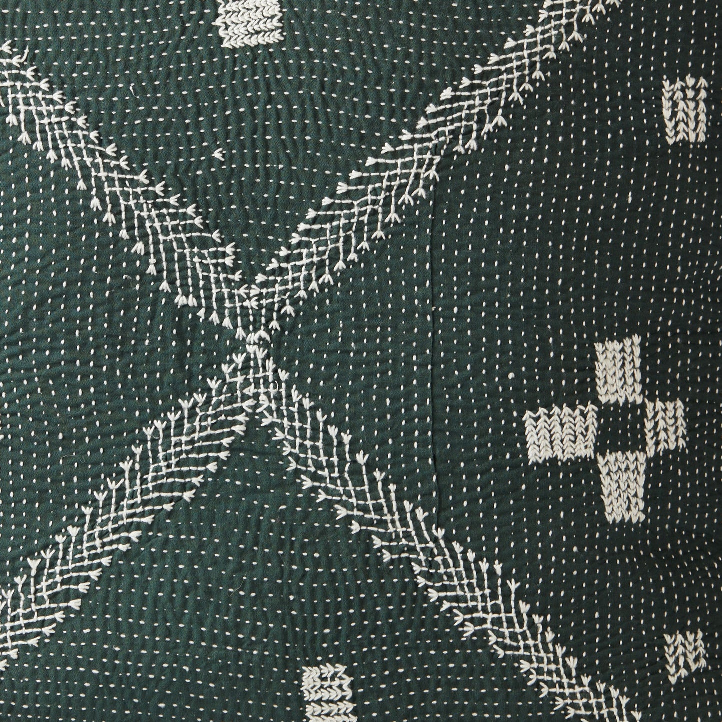 TKC009 - 01 SOLID CUSHION COVER (L) (Mooli) 18"